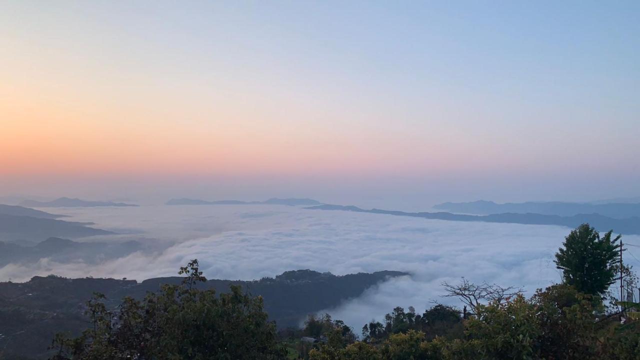 Hotel Pristine Himalaya ポカラ エクステリア 写真