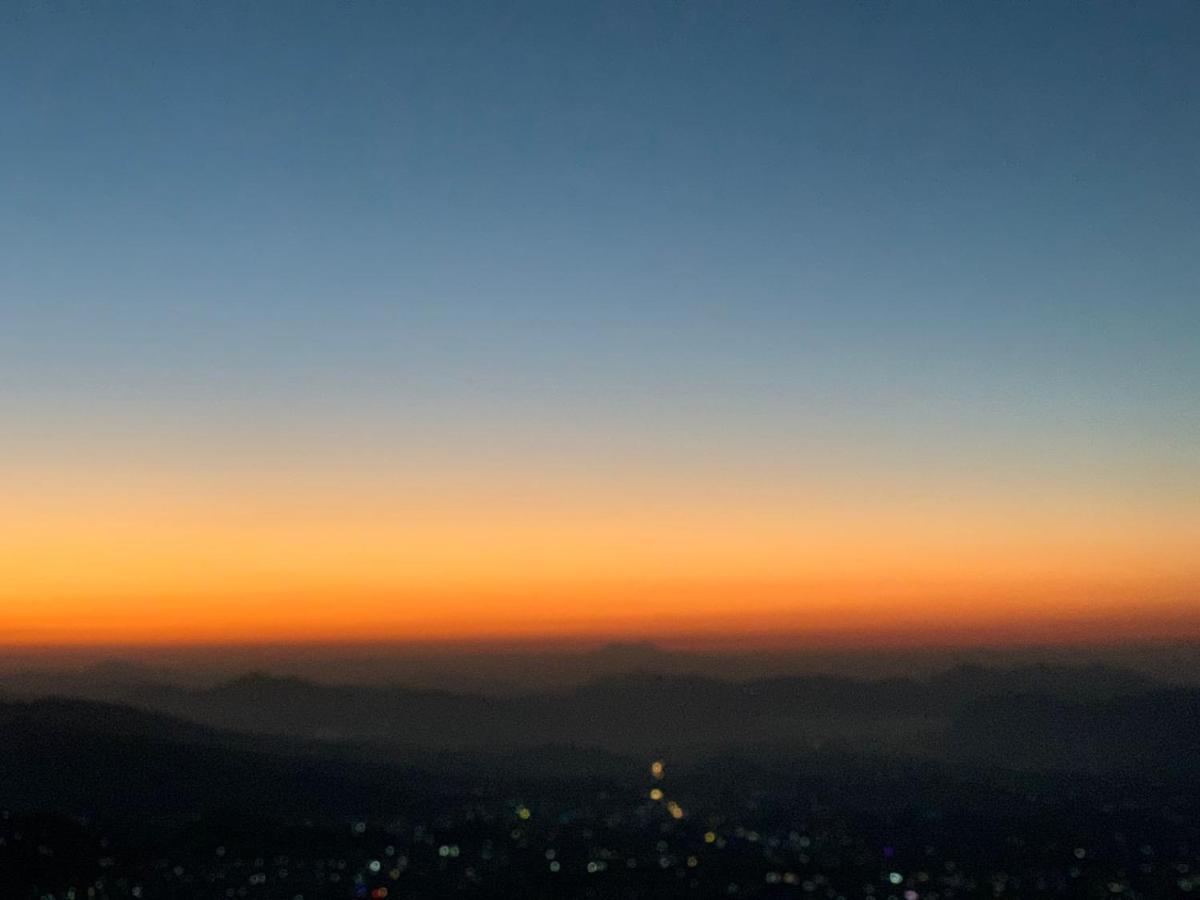 Hotel Pristine Himalaya ポカラ エクステリア 写真