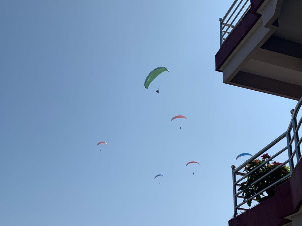 Hotel Pristine Himalaya ポカラ エクステリア 写真