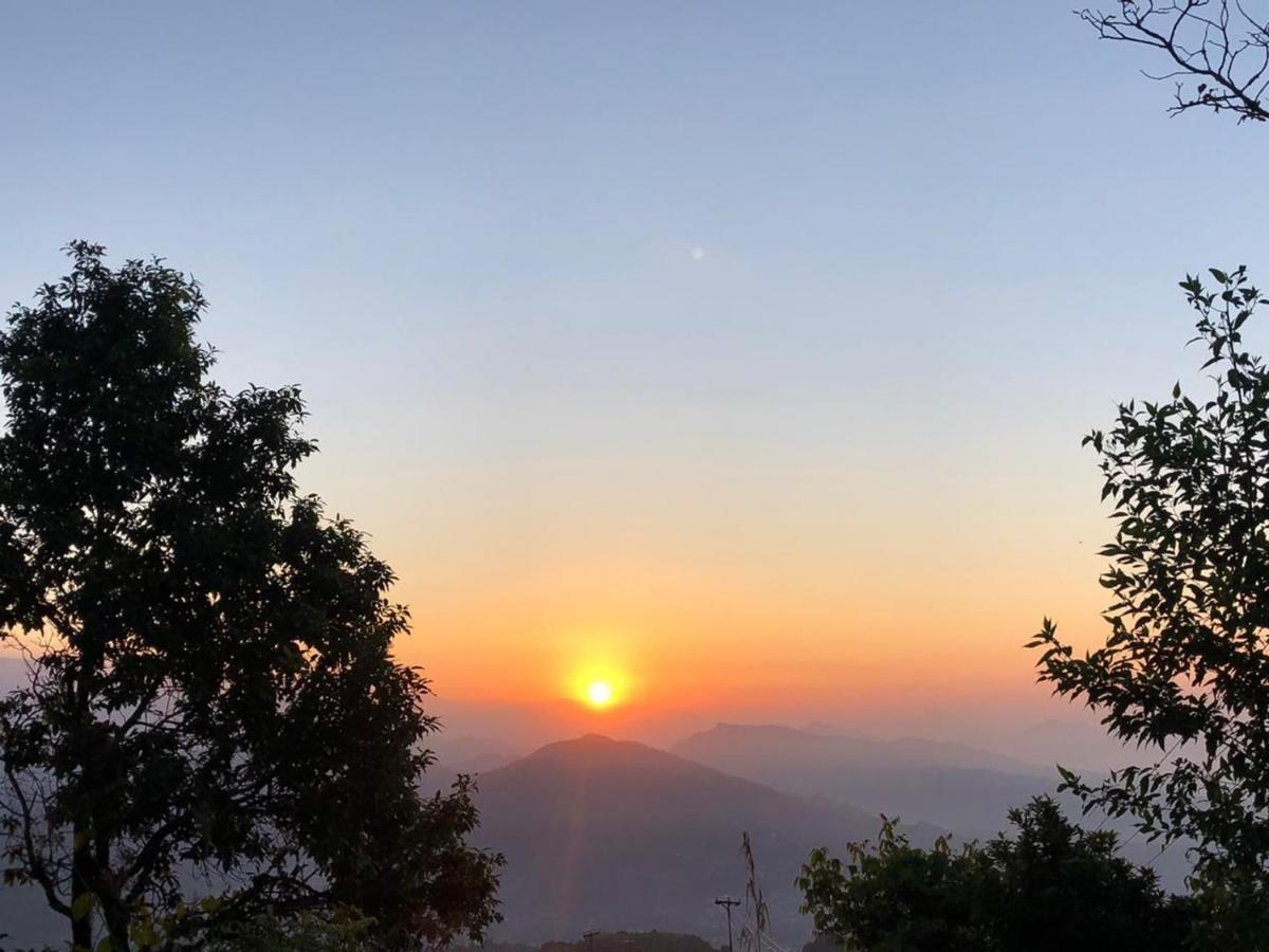 Hotel Pristine Himalaya ポカラ エクステリア 写真