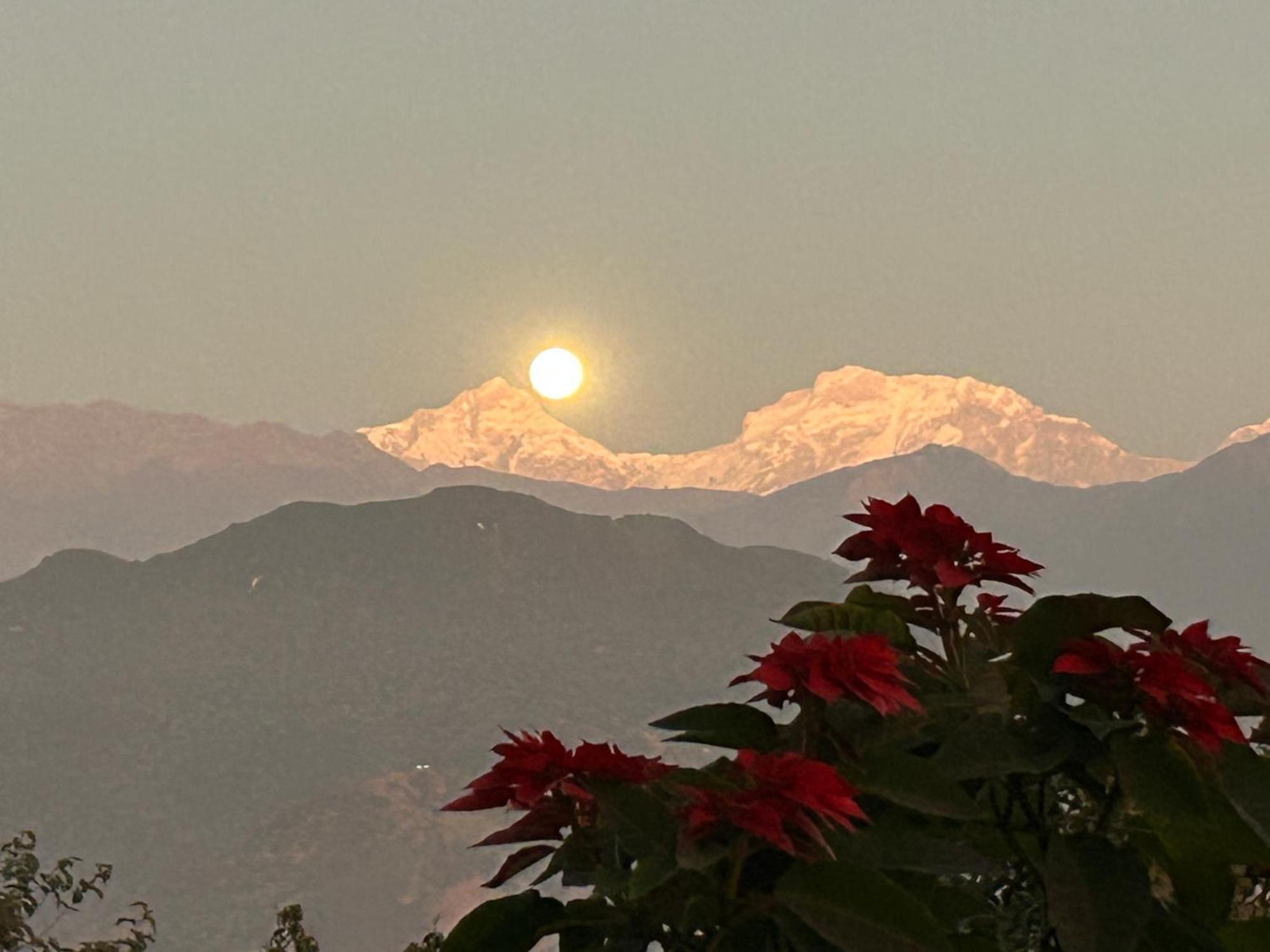Hotel Pristine Himalaya ポカラ エクステリア 写真