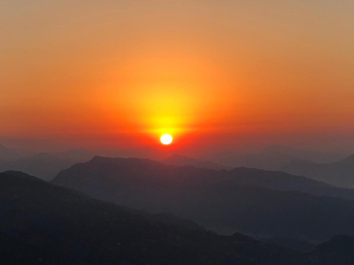 Hotel Pristine Himalaya ポカラ エクステリア 写真