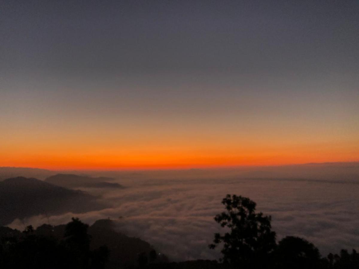 Hotel Pristine Himalaya ポカラ エクステリア 写真